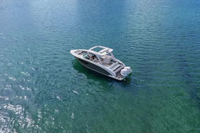 2019 Regal 33 OBX — photo 3
